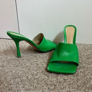$950 Bottega Veneta Grass Green Leather Stretch Mule Pumps size 41.5/10-11.5